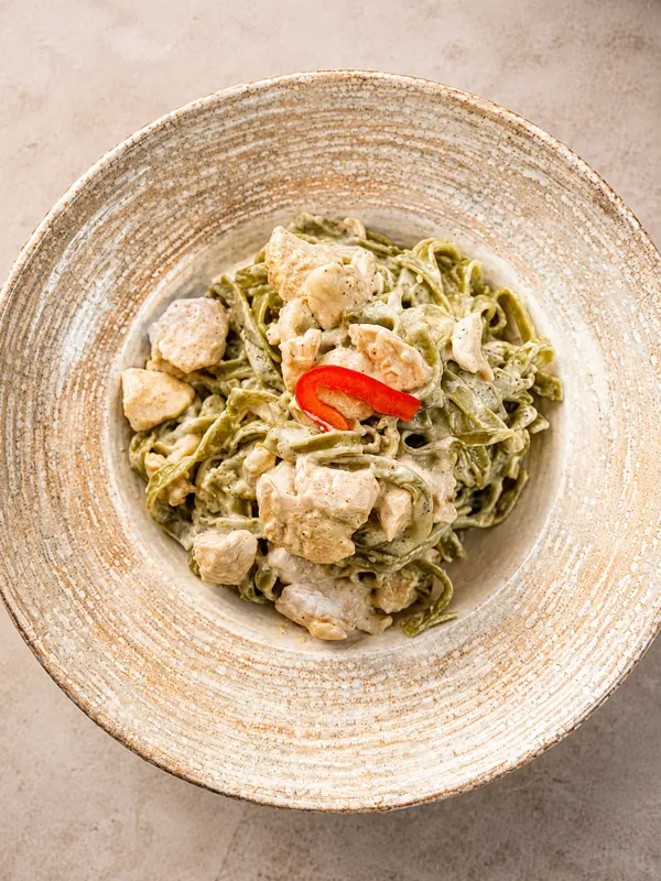 Tagliatelle with chicken and pesto